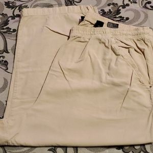 Erika woman plus size capris